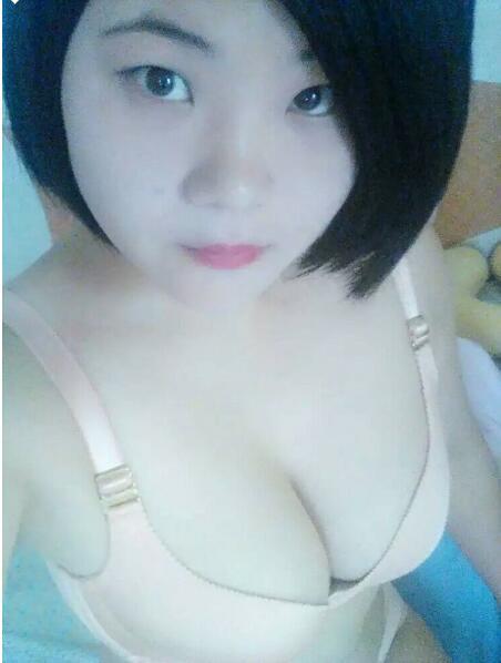 高挑亮丽胸白新美女